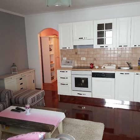 Cozy Apartment In ロヴィニ エクステリア 写真