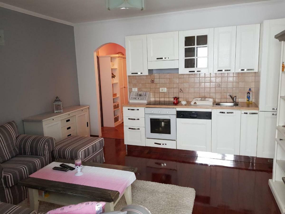 Cozy Apartment In ロヴィニ エクステリア 写真