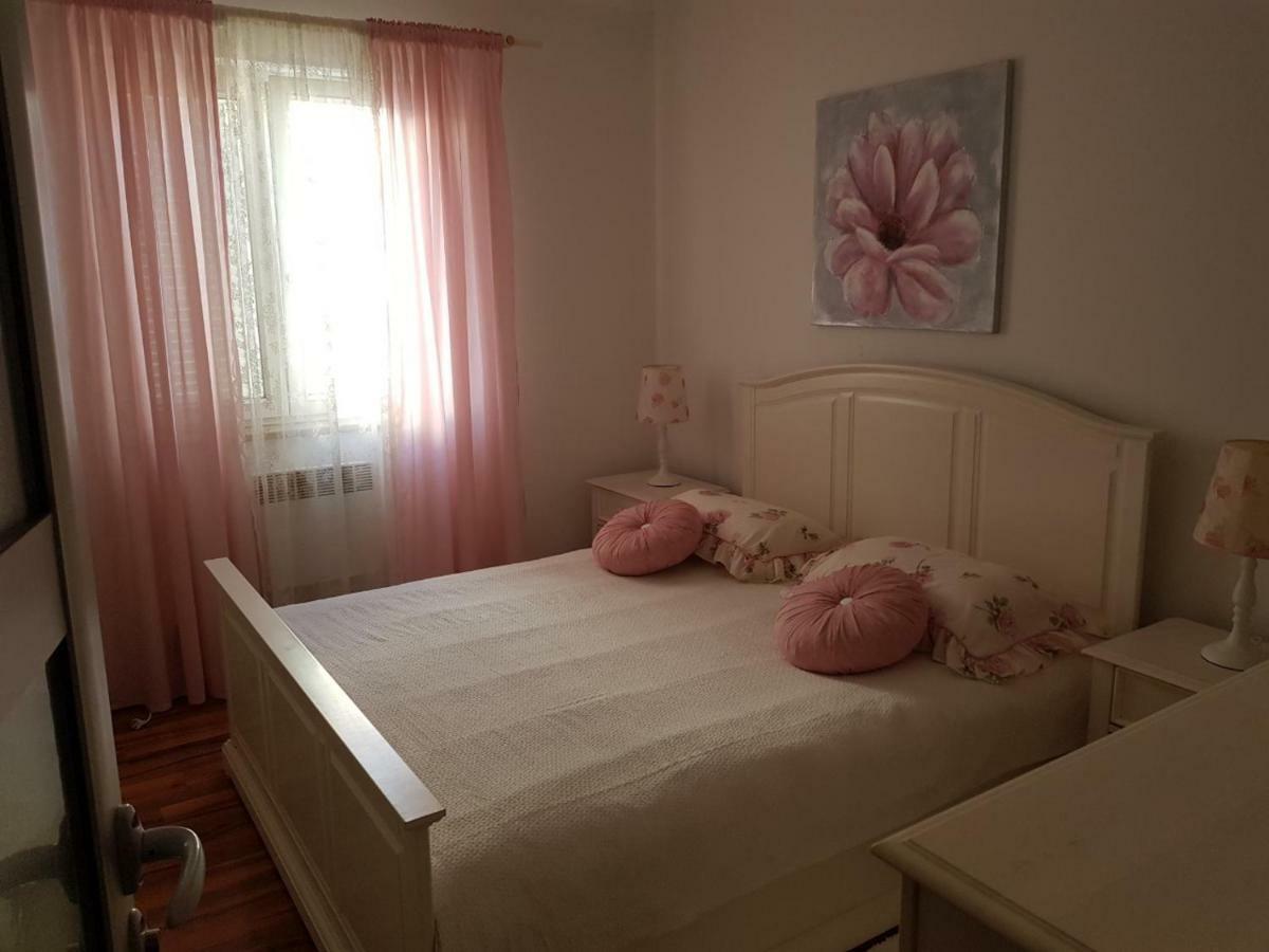 Cozy Apartment In ロヴィニ エクステリア 写真